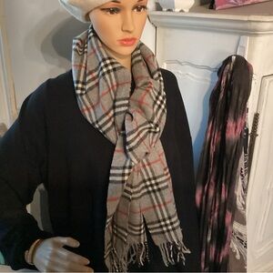 Burberrys of London Nova Check 100% lambs wool stole wrap scarf gray